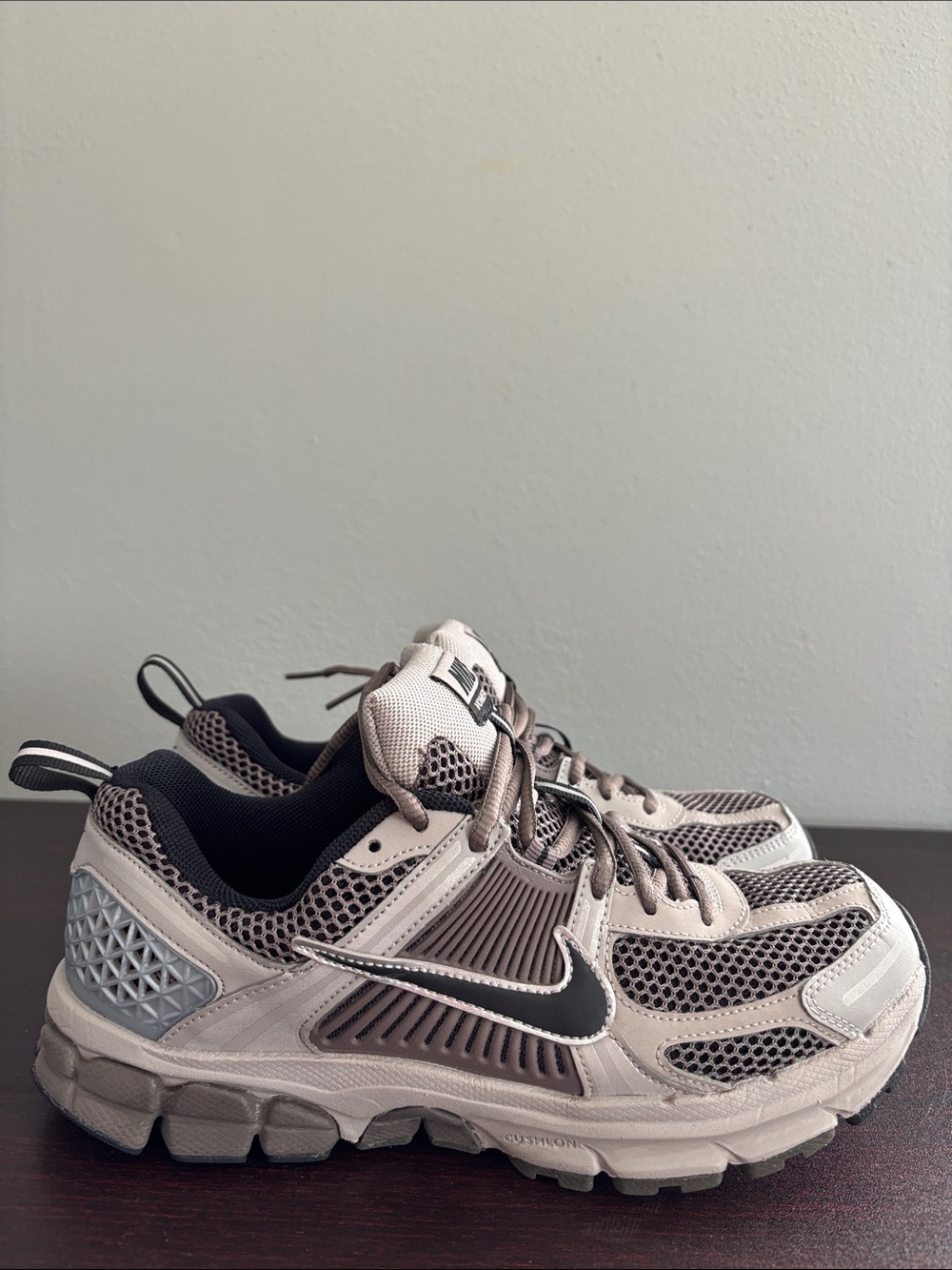 Nike Vomero Kids Beige and Brown Mesh Trail Sneakers - Picture 8 of 12